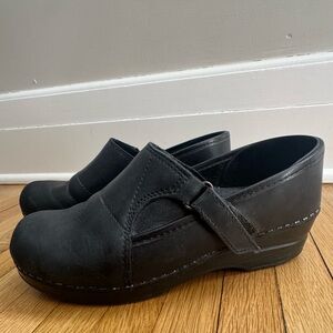 DANSKO Pita Black Oiled Leather Clogs Adjustable Arch Strap Shoes 37/6.5 Nurse